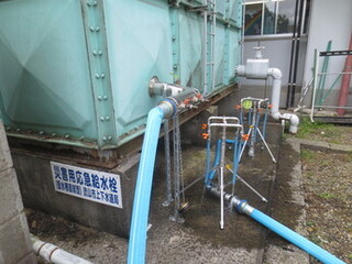 小学校の受水槽に設置した応急給水栓