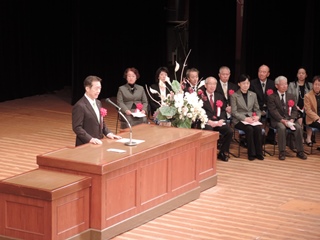 祝辞を述べる井崎市長の写真