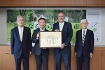 写真:美田自治会の皆さんと井崎市長