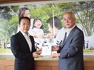 写真：井崎市長と臼井専務