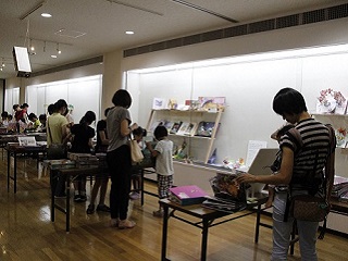 写真：大日本絵画の展示の様子