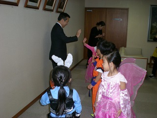 写真：子どもたちが井崎市長を訪問