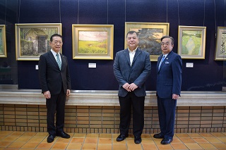 左から井崎市長、後藤紳也さん、石原副市長