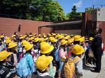 上野を訪れる児童たち