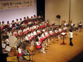 中央公民館地区の小中学校3校合同によるコンサート