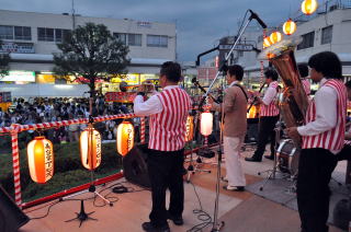 江戸川台駅東口広場で納涼祭開催の写真