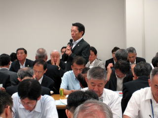 議連の総会で発言する井崎市長