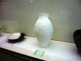 田口佳子さんの「白い壷」