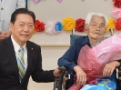 井崎市長と藤林さんの写真
