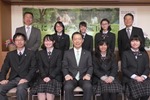 井崎市長と生徒の集合写真