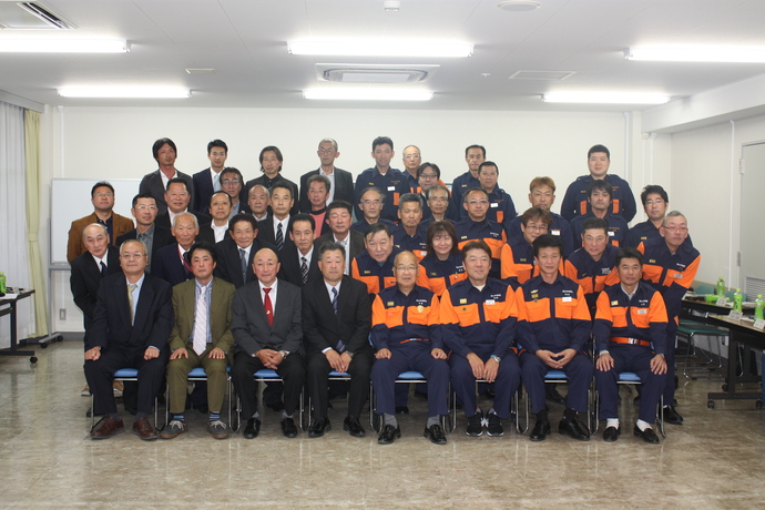 能登町消防団と流山市消防団の集合写真