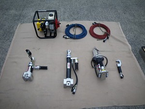 油圧救助器具一式の写真