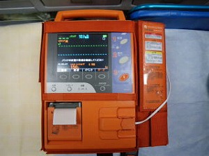自動体外式除細動器（AED）の写真