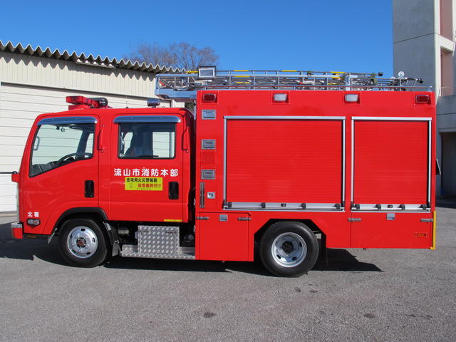 北消防署普通ポンプ車（救助器材積載車）車左側の写真