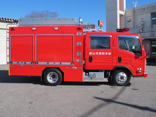 普通ポンプ車（救助器材積載車）右側の写真