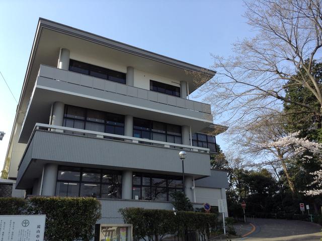 流山市立中央図書館