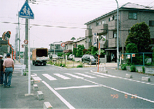 図9　柳田団地先交差点（道路が末端で未完成）の写真