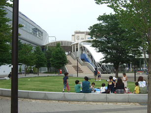 おおたかの森駅前広場画像