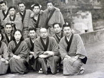 前列右から富永社長、石井工場長の写真