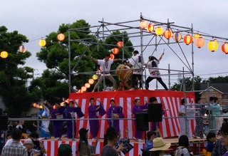 流山市民音頭を踊る写真