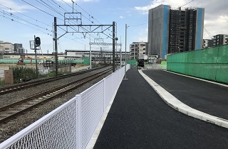 仮説の橋が外れた都市軸道路