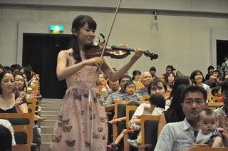 バイオリニストの小夜子さん