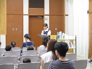 上映前にスタッフが解説