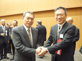 写真:山田代表と小此木防災担当大臣