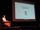 写真:講演する山村さん