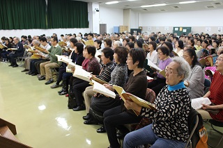 写真：練習に励む参加者の皆さん