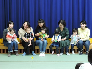 写真：誕生日を迎える子どもたち