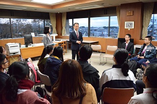 写真：流山市について語る井崎市長