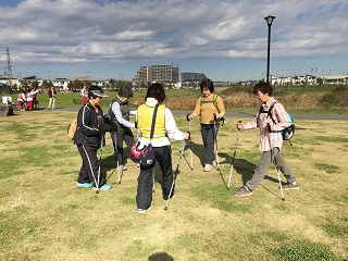 写真：イベントに集まる参加者の皆さん