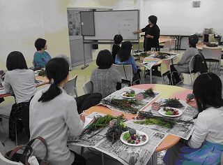 写真：講座に集まる参加者たち