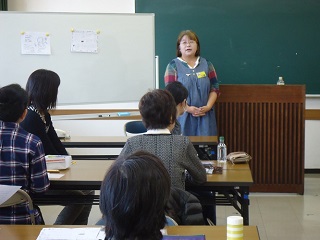 写真：三條講師の挨拶の様子