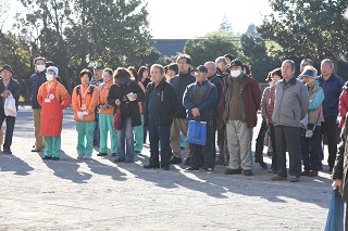 写真：会場に集まる参加者の皆さん