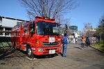 写真：会場に停まる消防車