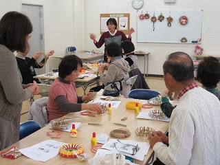 写真：クラフト会場に集まる参加者