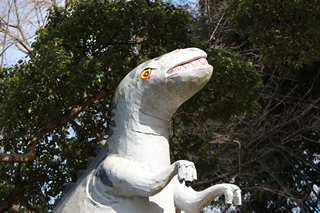 コミュニティ第2児童公園（かいじゅう公園）で撮影した怪獣のオブジェ写真