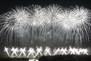 流山花火大会の花火の写真