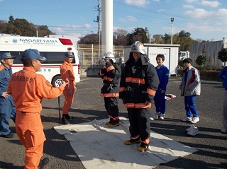 写真：職場体験に訪れた生徒たち