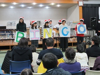 写真：大学生のステージショー