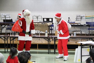 写真：会場にサンタが登場