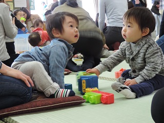 写真：誕生日を迎えた子どもたち