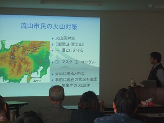 写真：火山対策について語る佐藤さん