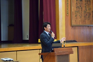 写真：質問に答える相馬さん