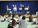 写真：ステージイベントを楽しむ参加者