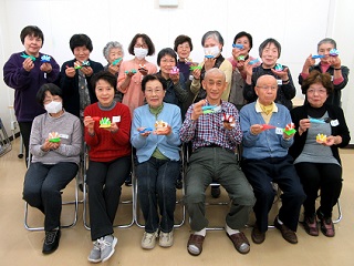 写真：折り紙教室に参加した皆さん