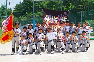 写真：優勝した東深井ボーイズ