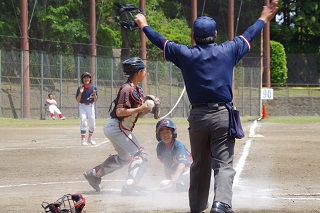 写真：ホームインする選手